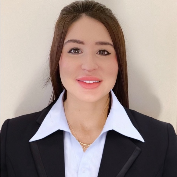 Meet your Posher, Alissa - Picture 2 of 2